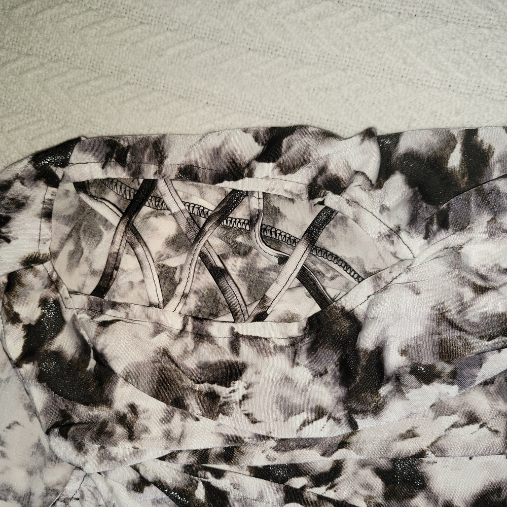Black and White Patterned Top - Picture 4 of 5